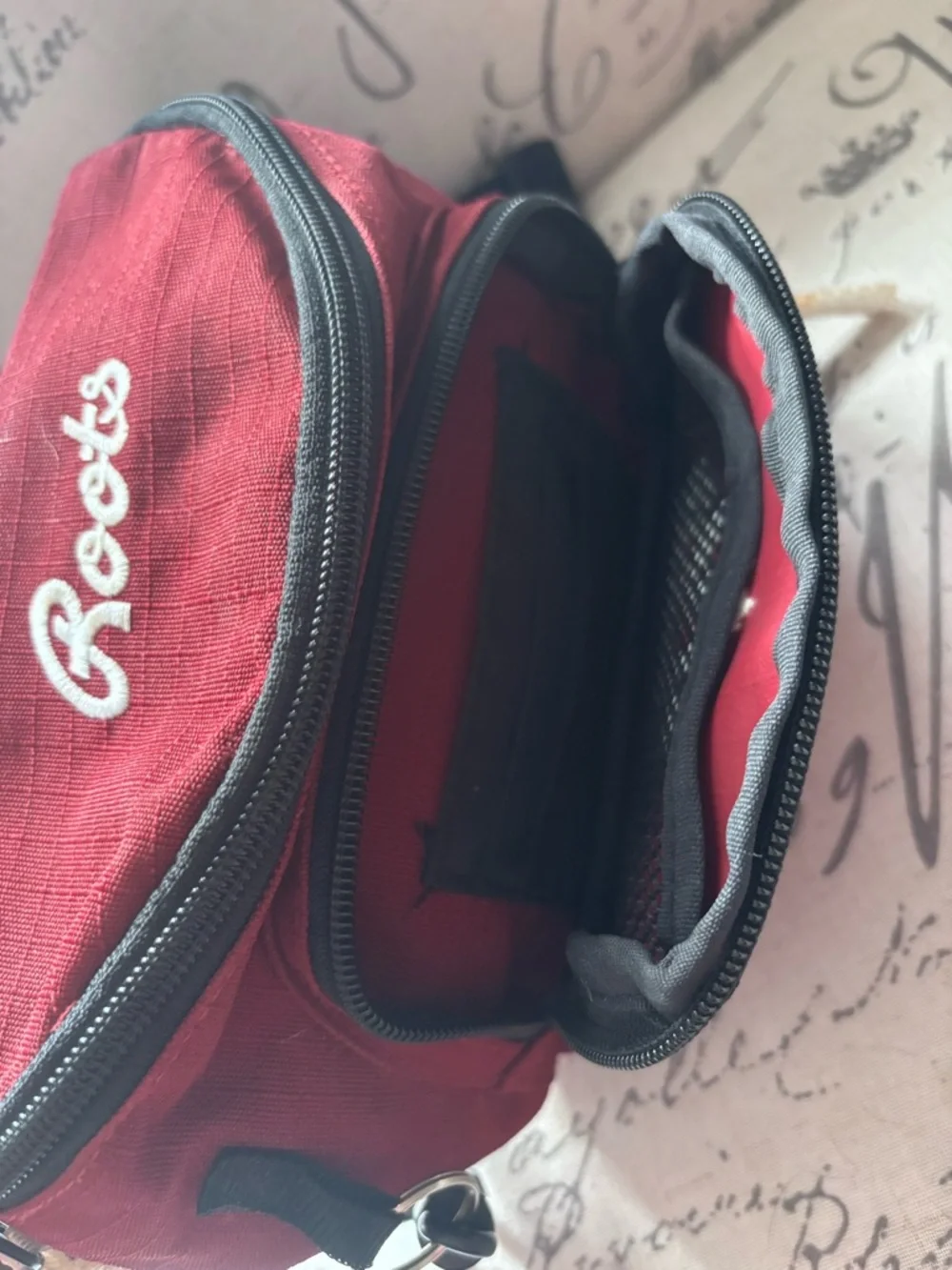 Roots Canada 2002 Logo Belt Bag
(Salt Lake City Olympics) 🇨🇦 - Picture 7 of 7